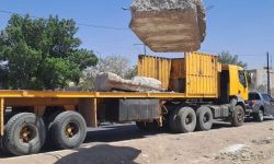 رفع الكتل الكونكريتية على الطريق الدولي السريع بمنطقة الغزالية